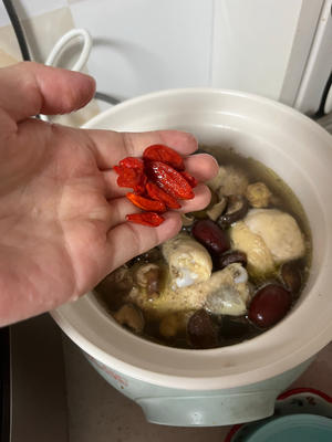 香菇鸡腿?汤的做法 步骤5