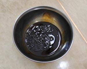 电饭煲腊肠鸡腿香菇煲仔饭的做法 步骤4