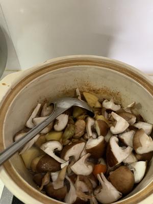 鸡腿香菇烧土豆的做法 步骤7