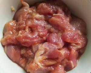 草菇炒肉㊙️天然养生菜肴的做法 步骤1