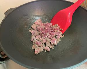 一人食草菇牛肉碟头饭的做法 步骤4