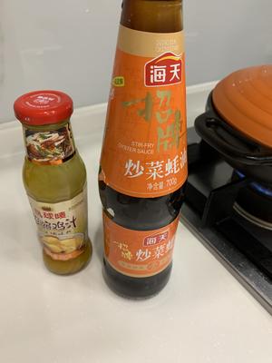 能吃上半锅饭的家常干草菇油豆腐焖鸡的做法 步骤5