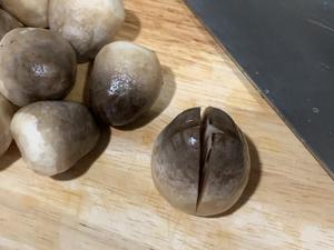 不一样的草菇沙茶牛肉的做法 步骤2