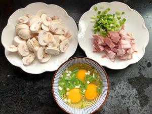 口菇培根鸡蛋三明治的做法 步骤2