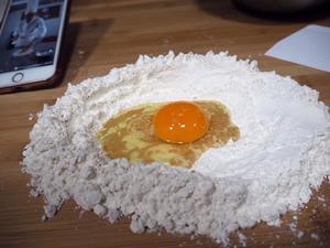 奶油芝士双重口味面包卷（巧克力&金沙肉松）的做法 步骤1