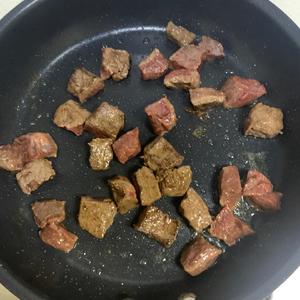 味觉天花板?蒜香口蘑牛肉粒！牛肉的神仙做法！的做法 步骤8