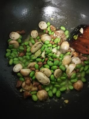 草菇毛豆肉丁的做法 步骤12