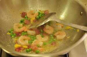 泰式菠萝炒饭的做法 步骤6