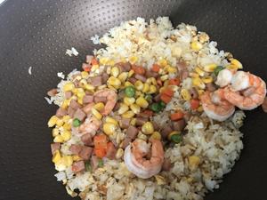 超详细凤梨/菠萝炒饭，大人小孩都爱吃的做法 步骤17