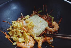 超快手泰式虾仁?炒面 #上饭泰式炒饭酱#的做法 步骤12