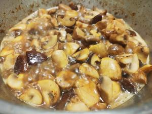 奶油蘑菇的做法 步骤4