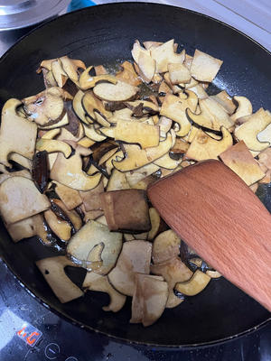 牛肝菌牛肉焖饭的做法 步骤5