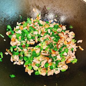 牛肝菌鸡蛋炒饭的做法 步骤8