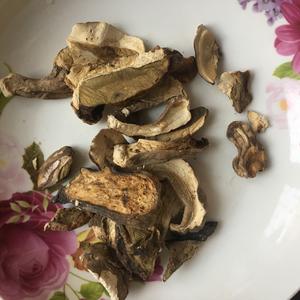 黑豆菠菜鹅蛋炒牛肝菌的做法 步骤1