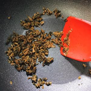 吃了还想吃的梅干菜酱油炒饭的做法 步骤3