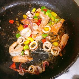 美极海鲜炒饭的做法 步骤6