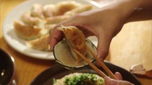 【侠饭】日式脆骨煎饺&中华酱油蒜味炒饭的做法 步骤10