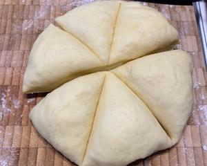 无需烤箱的马苏里拉奶酪包Pan fried mozzarella cheese bread?️的做法 步骤7