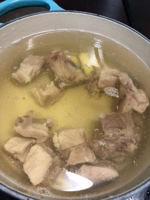 虫草花竹荪排骨汤的做法 步骤2