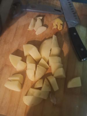 私房腊肉炖粉条的做法 步骤4