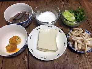 蟹味菇金汤鲜虾豆腐羹的做法 步骤1