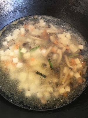 汤鲜味美的「蟹味菇豆腐汤」的做法 步骤11