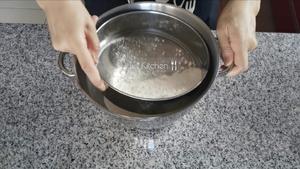 可拉丝的松软炼乳小面包的做法 步骤6