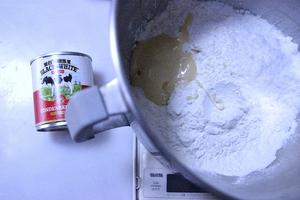 日式炼乳蔓越莓面包的做法 步骤1