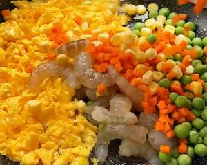 菠萝炒饭的做法 步骤7