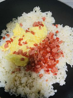 新手都能做的美味蛋炒饭的做法 步骤6