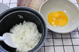 简单食--黄金蛋炒饭的做法 步骤1