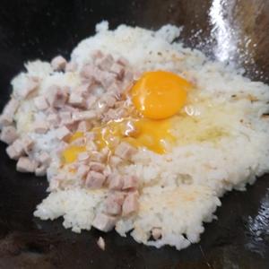 颗粒分明·新手炒饭｜卡卡爸的做法 步骤8