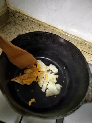 海鲜菇裙带菜汤的做法 步骤3