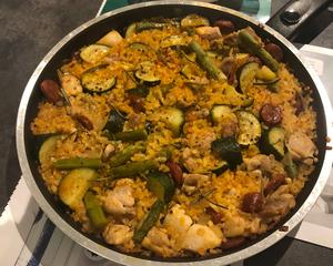 教你用平底锅做??西班牙烩饭?［Paella de Pollo, alcachofa, chorizo ］的做法 步骤19