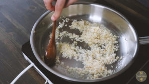 【视频】春日里的鲜甜美味，芦笋鲜虾意式烩饭的做法 步骤10