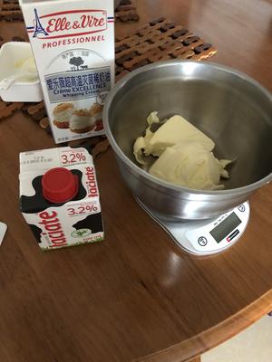 8寸轻乳酪蛋糕不开裂不缩腰的做法 步骤2