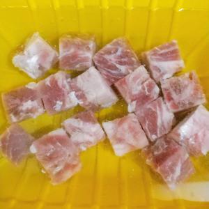 超级好吃的香煎牛肉粒?️的做法 步骤1