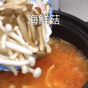 西红柿海鲜菇豆腐鸡蛋汤的做法 步骤10