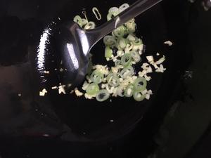 蟹味菇炖鸡蛋豆腐的做法 步骤5