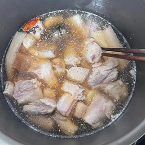 大连特色排骨炖豆腐泡的做法 步骤2