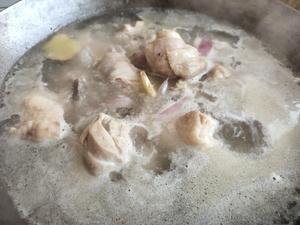 《花花家的菜》红蘑炖鸡肉的做法 步骤10