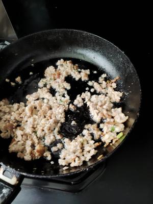 油菜肉末，芥菜肉末（姜蒜蓉芥菜），小松菜肉末，新鲜雪里蕻炒肉末，自制腌菜炒肉末，幸福便当菜的做法 步骤2