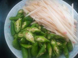 川味魔芋烧鸭的做法 步骤4