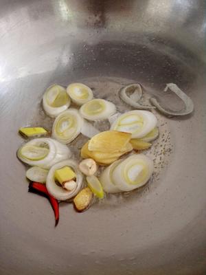 一菜一饭～小鸡腿炖蘑菇的做法 步骤1