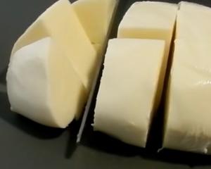 不用揉不用擀超简单的蒜香马苏里拉芝士面包的做法 步骤4