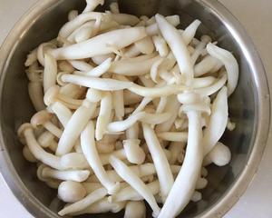 耗油虾仁白玉菇（快手小炒）的做法 步骤1