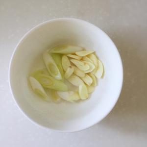 耗油虾仁白玉菇（快手小炒）的做法 步骤3