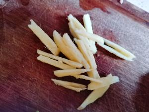茶树菇腊肉香肠的做法 步骤4