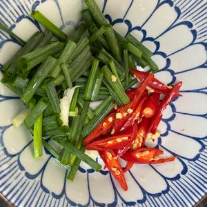 白玉菇木耳炒肉的做法 步骤3