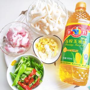 白玉菇青椒炒五花肉的做法 步骤1